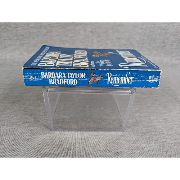 🍭 3/$10 Barbara Taylor Bradford: Remember (Paperback) - Picture 2 of 4